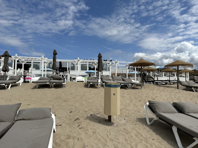 Salsa Beach Club bedden verhuur