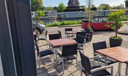 Ettcafe te koop met groot terras en grote kelder met mogelijkheden